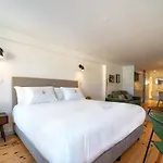 Lp Heritage Next To Cathedral By Se