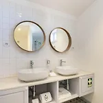 Lp Heritage Next To Cathedral By Se