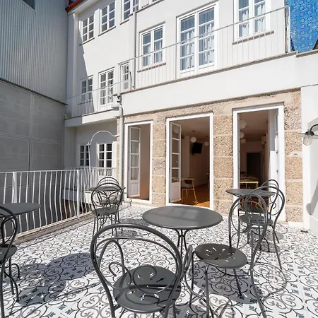 Lp Heritage Next To Cathedral By Se * Braga