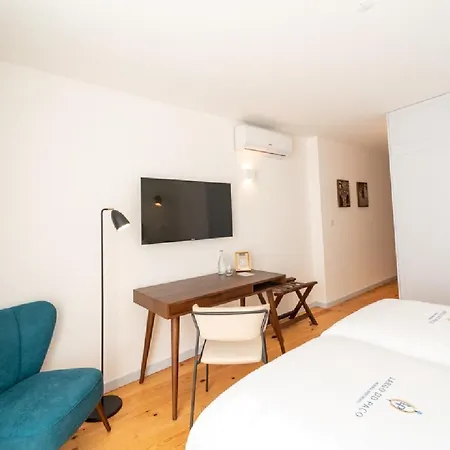 Lp Heritage Next To Cathedral By Se Braga