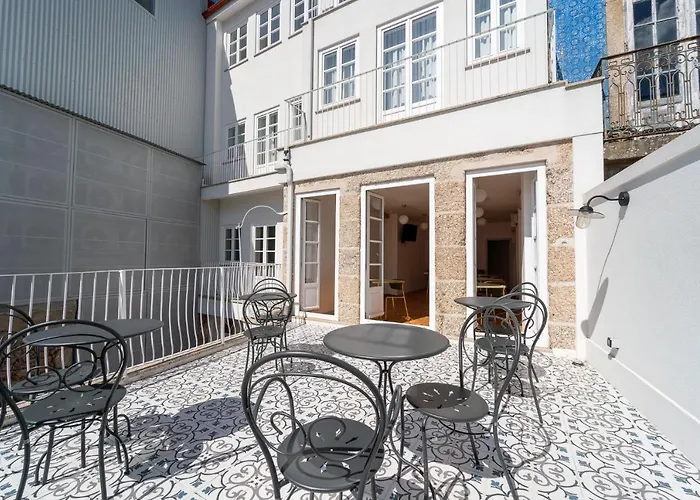 Lp Heritage Next To Cathedral By Se * Braga