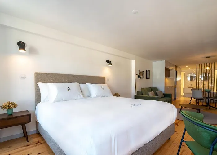 Lp Heritage Next To Cathedral By Se