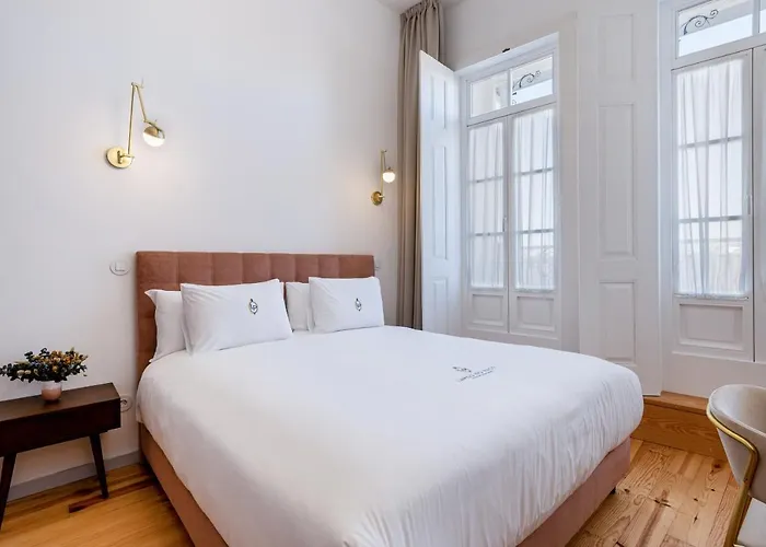 Lp Heritage Next To Cathedral By Se *