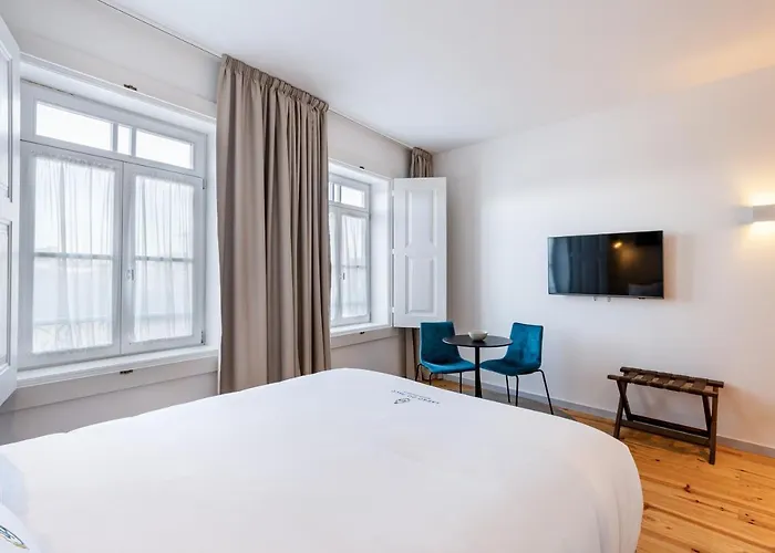 Lp Heritage Next To Cathedral By Se Braga