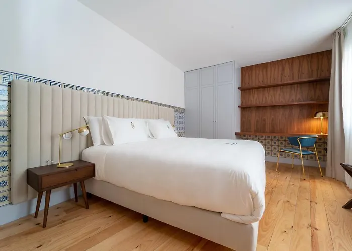 Lp Heritage Next To Cathedral By Se Braga