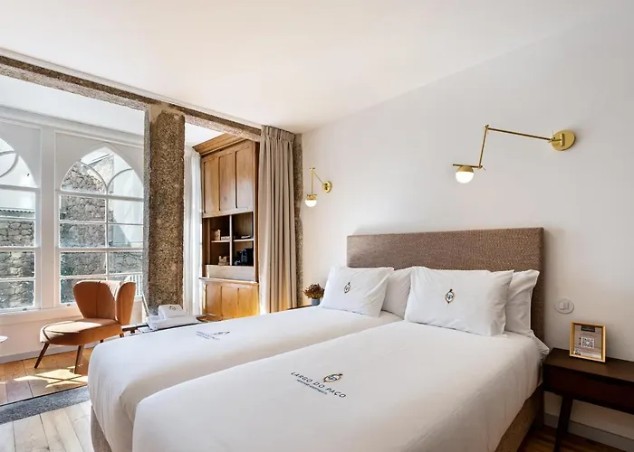 Lp Heritage Next To Cathedral By Se