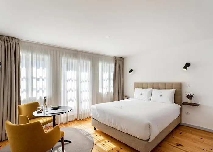 Lp Heritage Next To Cathedral By Se