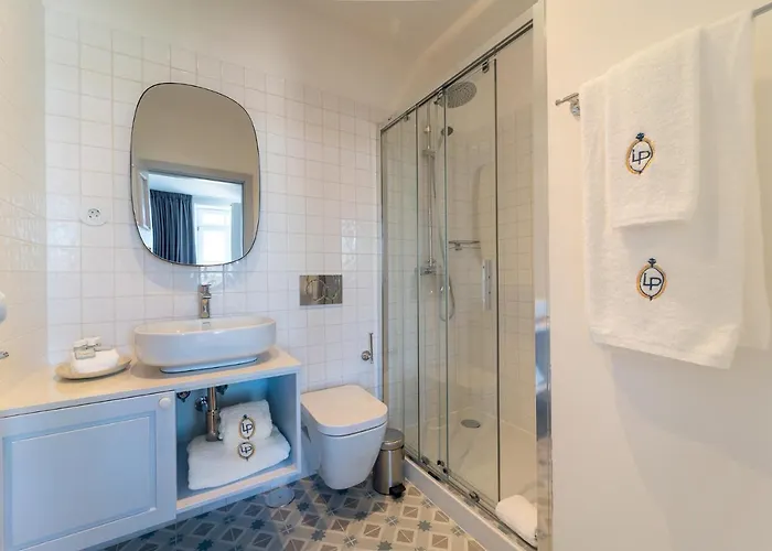 Lp Heritage Next To Cathedral By Se