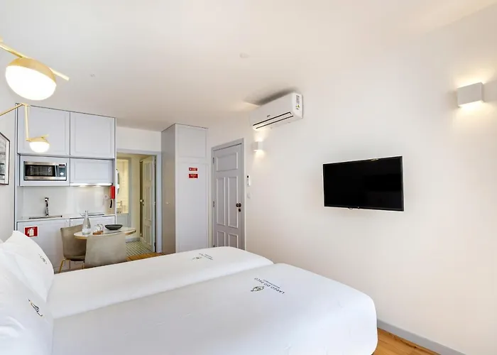 Lp Heritage Next To Cathedral By Se * Braga